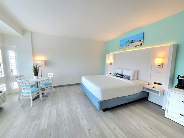 Premium Room, 1 King Bed, Non Smoking, City View