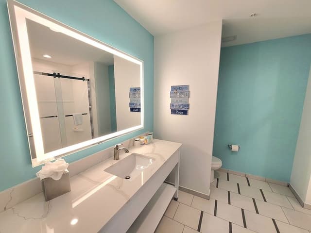 Premium Room, 1 King Bed, Balcony, Marina View