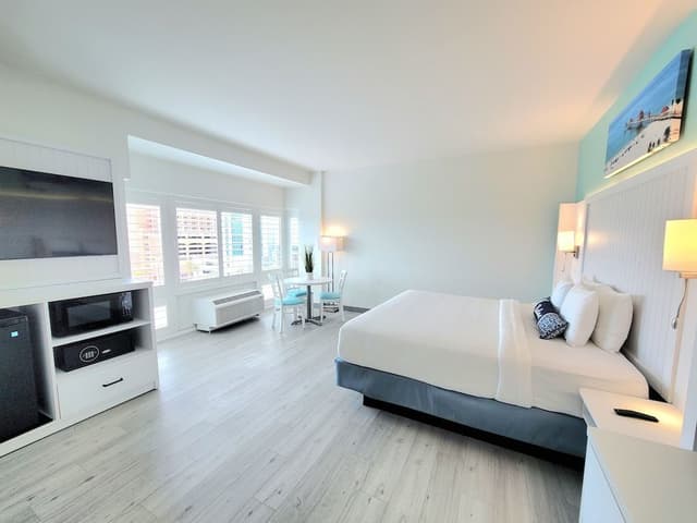 Premium Room, 1 King Bed, Non Smoking, City View