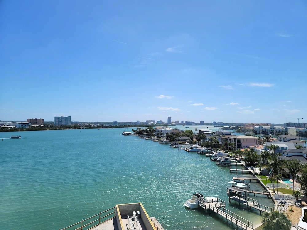 Sea Captain Resort on the Bay0