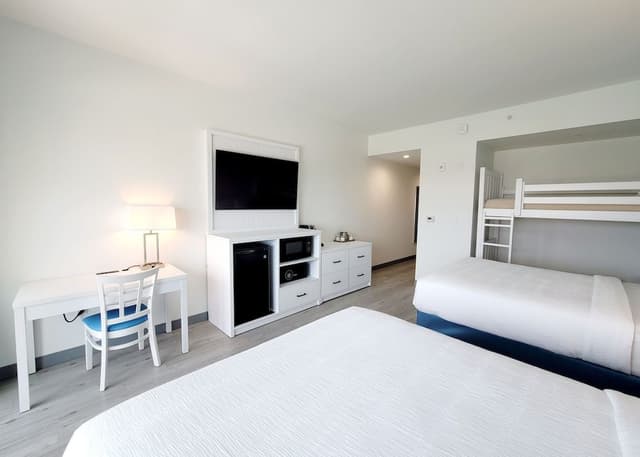 Family Double Room, Pool View