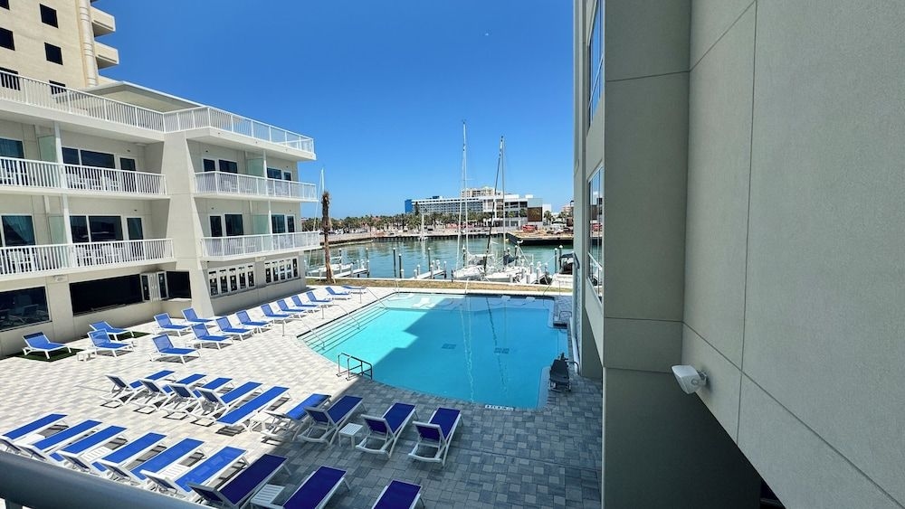 Sea Captain Resort on the Bay3
