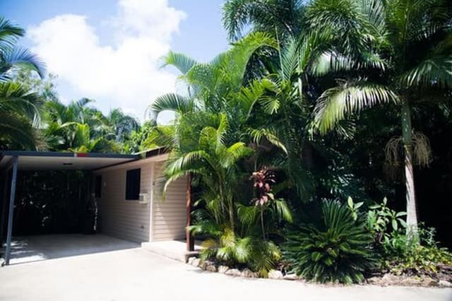 Bungalow - Sleeps 6