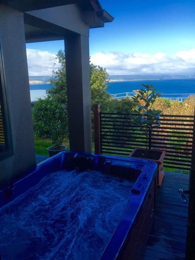 Luxury Suite with Lake View