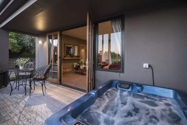 Luxury Suite with Lake View