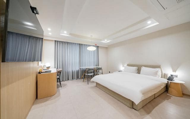 Premium Room with Taehwagang Station View