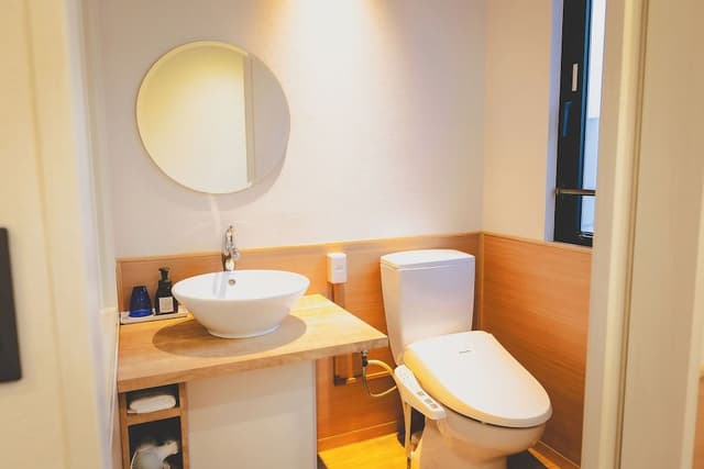Single Room, Smoking