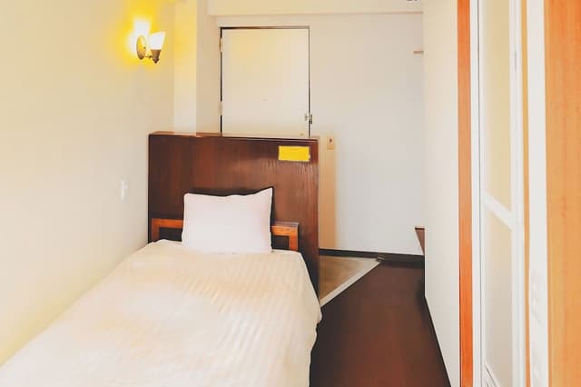 Single Room, Smoking