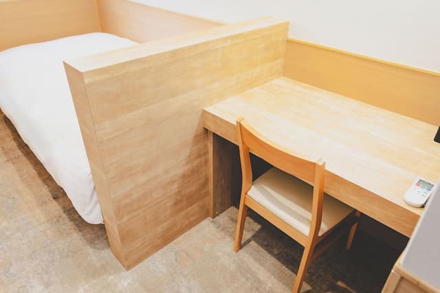 Single Room, Smoking