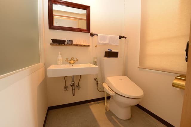 Single Room, Smoking