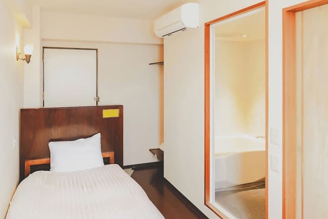 Single Room, Smoking