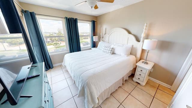 Condo, 2 Bedrooms