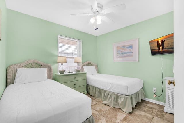 Condo, 1 King Bed (Poolside Villas #302- Harry's Beach H)