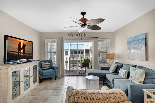 Condo, 1 King Bed (Poolside Villas #302- Harry's Beach H)