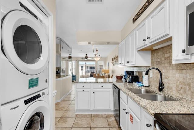 Condo, 1 King Bed (Poolside Villas #302- Harry's Beach H)