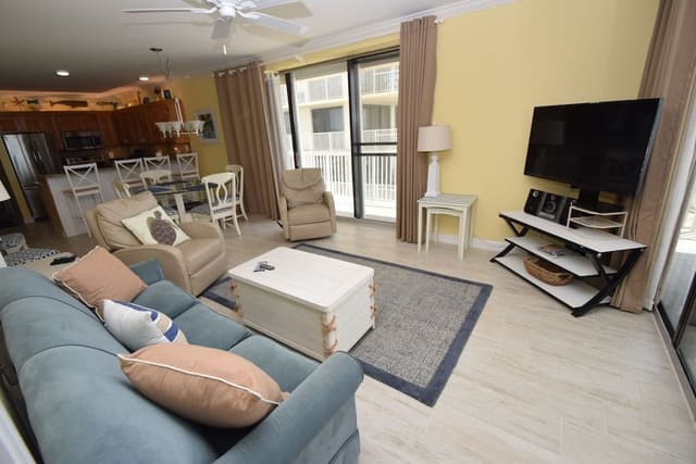 Condo, Multiple Beds, Pool Access (Shoalwater 401)