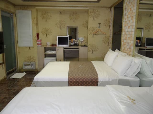 Deluxe Room, City View