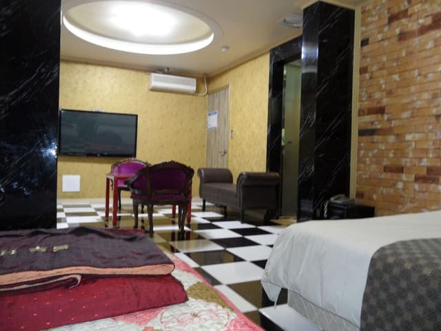 Deluxe Suite