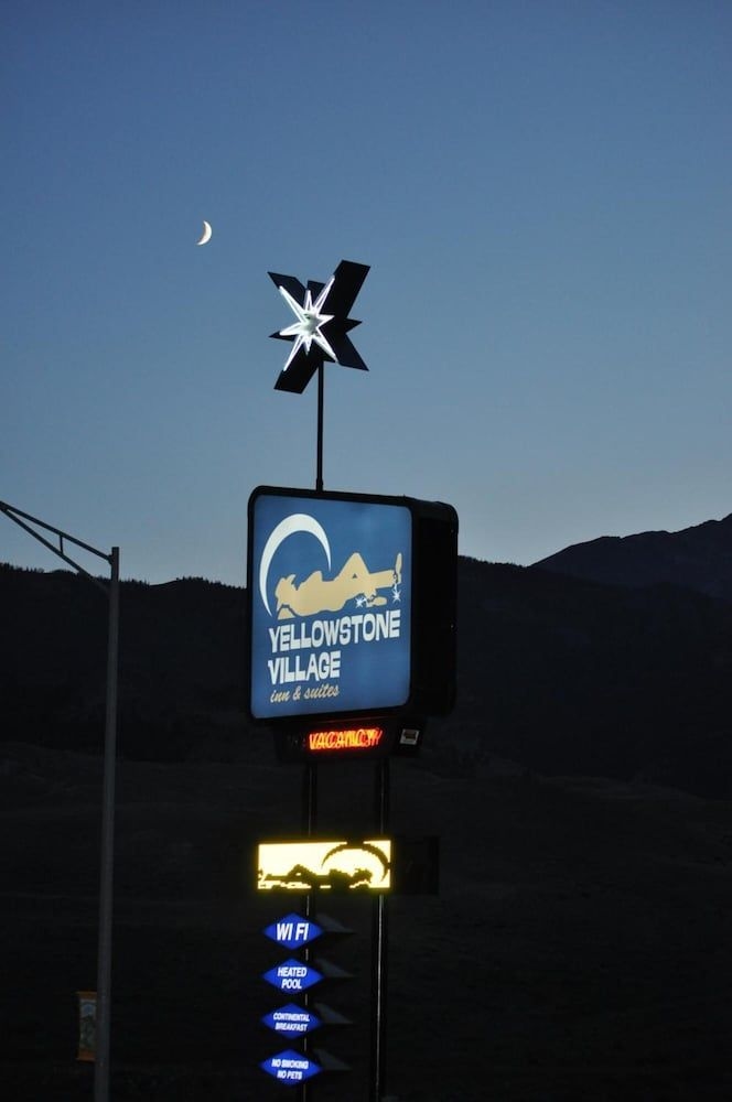 Yellowstone Village Inn & Suites1
