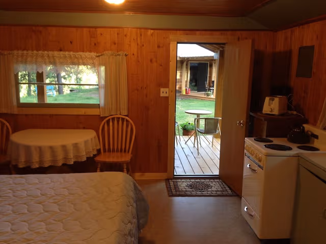 Cabin, River View (Cabana)