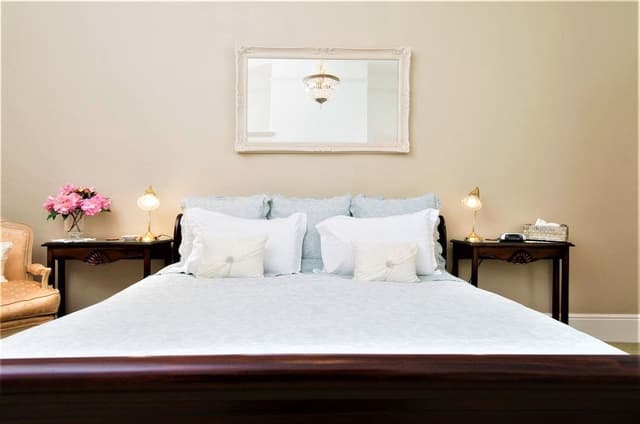 Deluxe Room (Emily )
