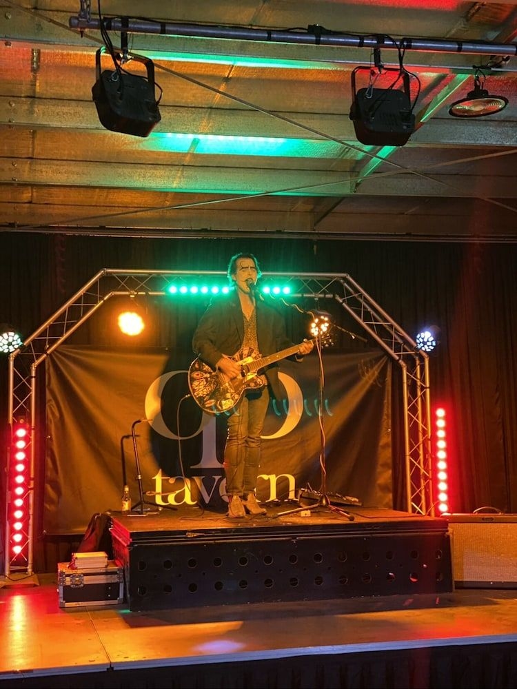 The Queensport Motel & Tavern0