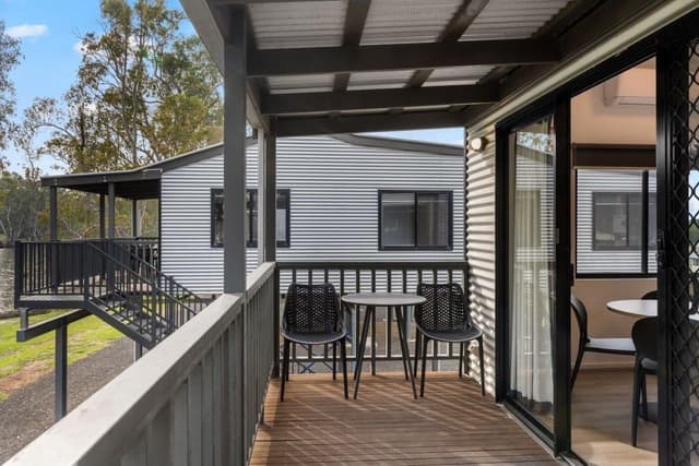 Superior Riverside 1 Bedroom Cabin - Sleeps 2