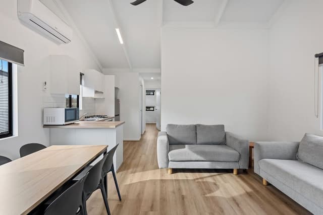 Superior Riverside 3 Bedroom Cabin - Sleeps 6