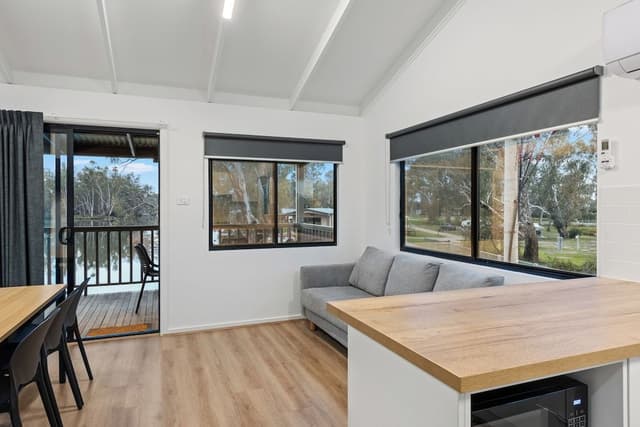 Superior Riverside 2 Bedroom Cabin - Sleeps 5