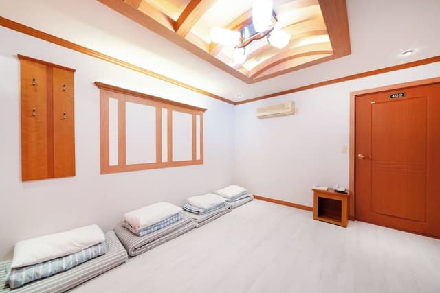 Ondol Room