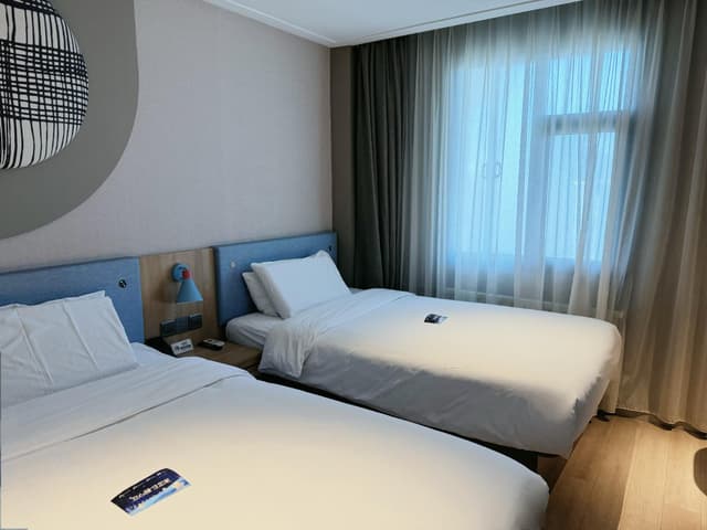 Zero Pressure Twin Room