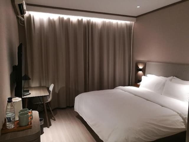 Business Suite Room