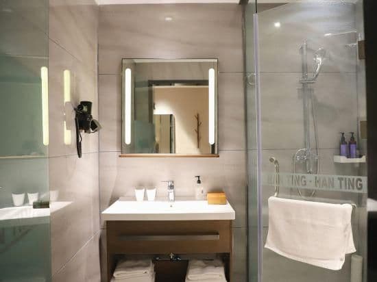 Business Suite Room