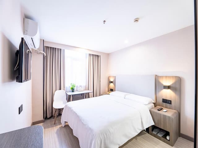 Huazhu - Destress Superior Bed Room