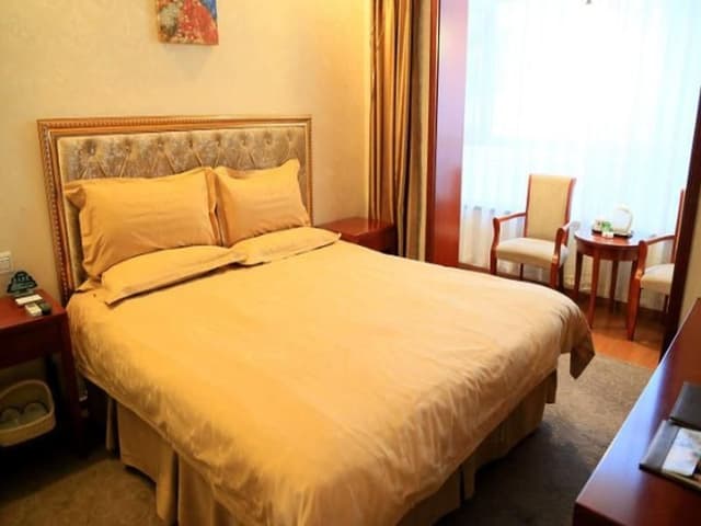 GTI - Feature 1 Bed Room, Movie