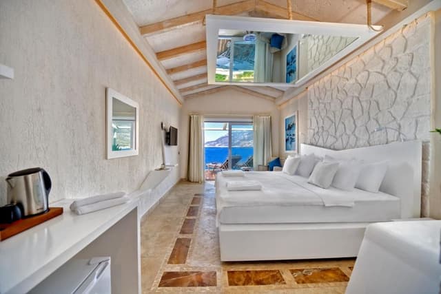 Standard Room with Balcony and Sea View