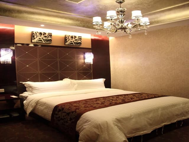 Business Queen Bed
