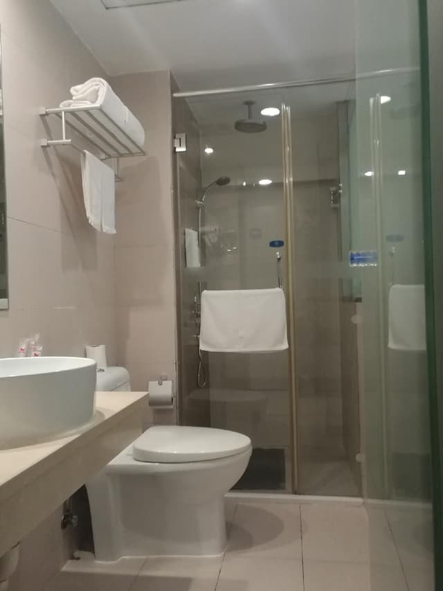 Hotel Queen Room