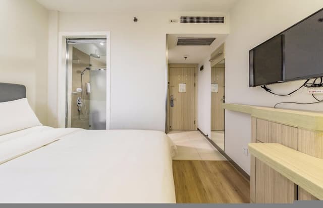 Hotel Queen Room