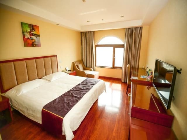 Queen Room with View