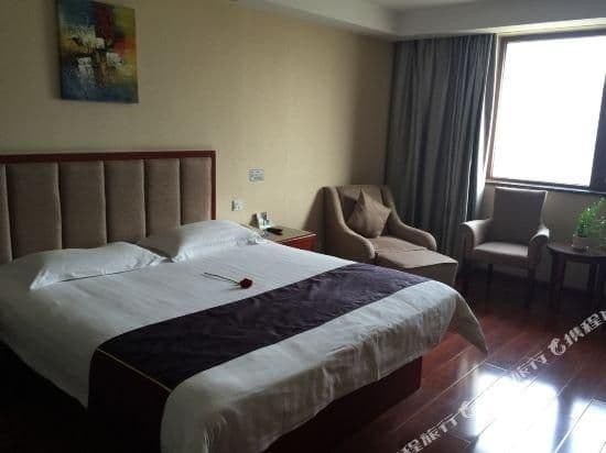 Queen Room with View