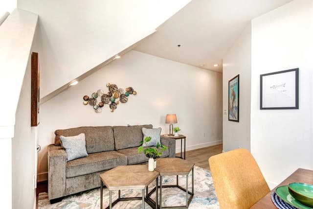 Condo, 2 Bedrooms (MAS-2004)