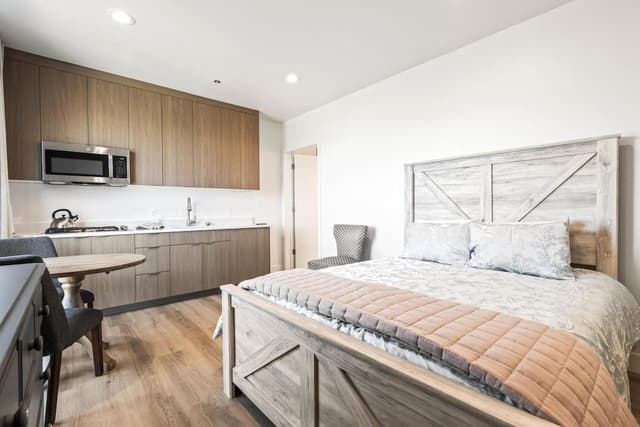 Condo, 2 Bedrooms (MAS-2004)
