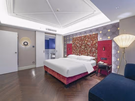 Ultra Sassy Double Suite