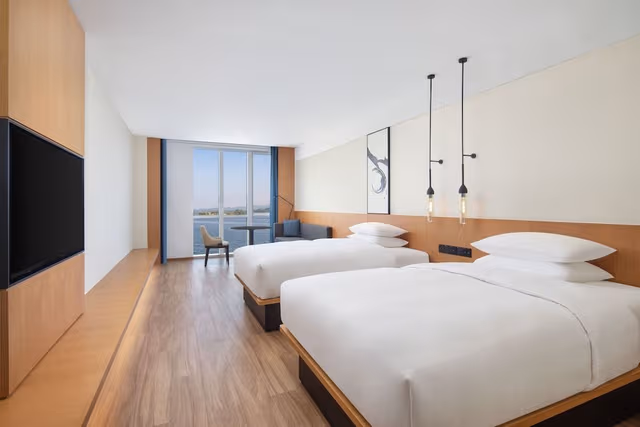 Room, 2 Twin Beds, Lake View