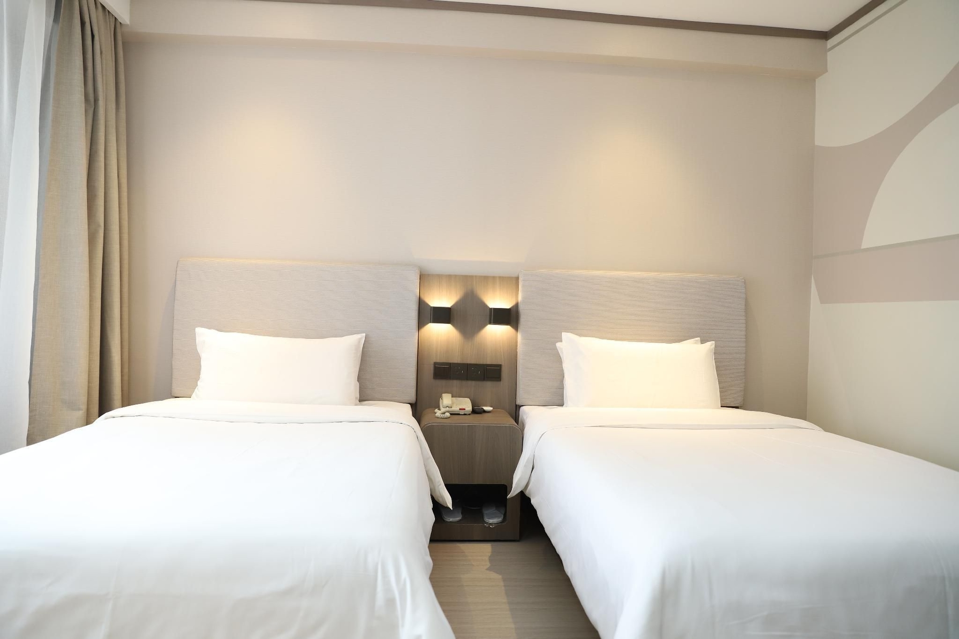 ฮั่นถิง โฮเทล ฉางชุน พีเพิลสแควร์ จี้ต้า เซ็คกั้นคอร์ตยาร์ด (Hanting Hotel Changchun People's Square Jida Second Courtyard)1