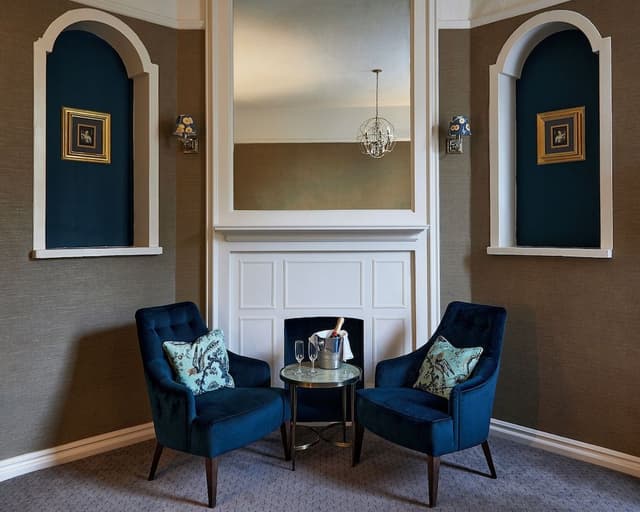 Oak Character Room