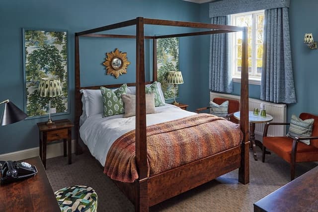 Oak Character Room