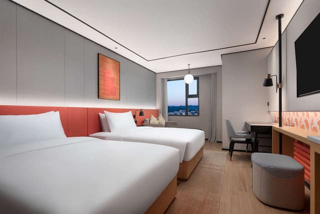 TWIN DELUXE ROOM