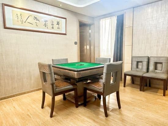 Vienna - Functional Chess Suite Room
